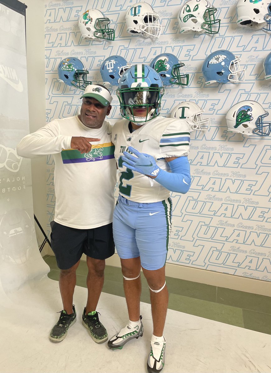 Had a great visit at Tulane 🌊🌊 can’t wait to see coach @JJMcCleskey again @TulaneAthletics @GreenWaveFB @CoachWEFritz @CollinDAngelo @247Sports