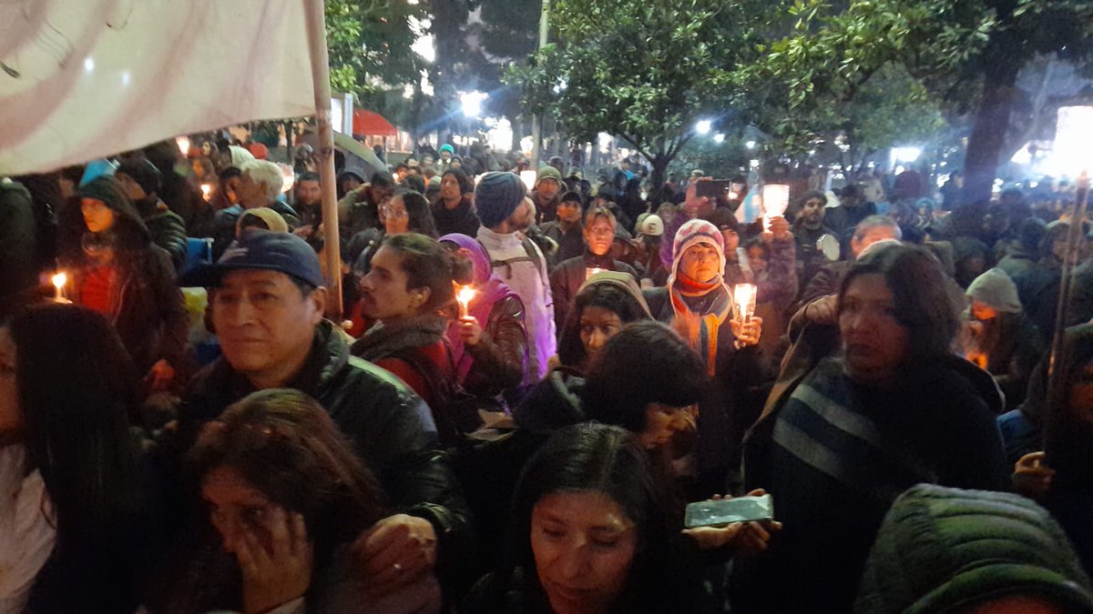#Jujuy
#Marcha
#DocentesEnLucha

Continúan los reclamos salariales, con una nueva 'Marcha de las Antorchas'

Encabezada por el sector docente, se sumaron trabajadores mineros y el acompañamiento de gauchos

La marcha pacífica se cumple por las principales calles céntricas