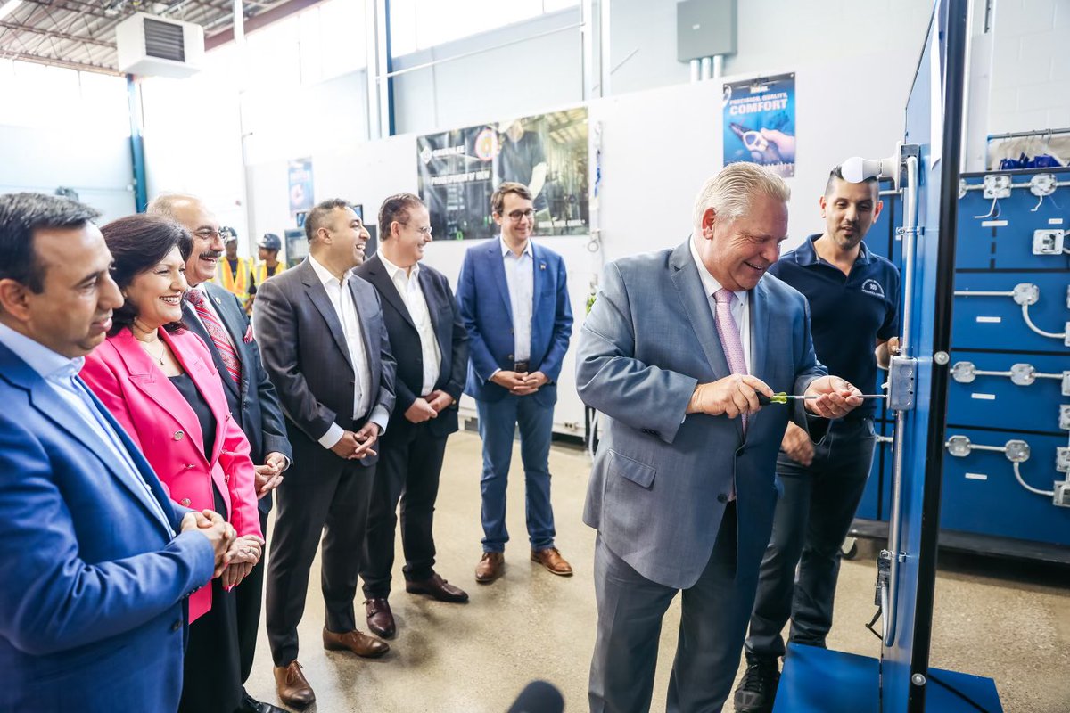 fordnation's tweet image. We’re investing $13 million across Ontario to ensure that registered apprentices &amp;amp; journeypersons qualify for in-demand jobs and earn bigger paycheques.

These electrical training programs will help employers find the skilled workers they need to maintain &amp;amp; grow their businesses.