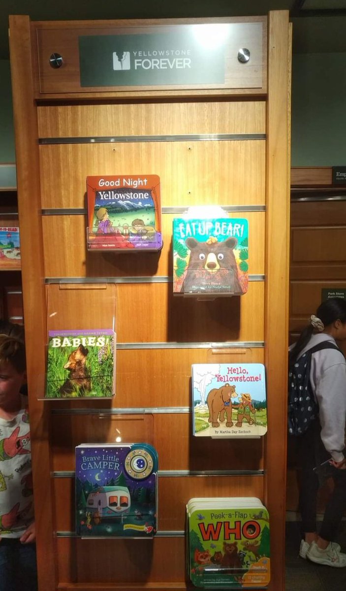 Thank you, @YellowstoneNPS for carrying #EatUpBear in your Visitors' Center! And, thank you, John Johantgen for the photo! 🐻🐻🐻 #keepbearswild @nicole_geiger @YoseConservancy @NatlParkService