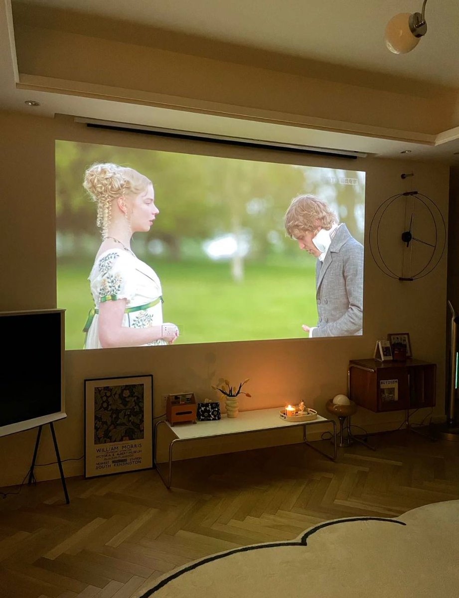 KalamJial's tweet photo. Enjoy a movie during your lunch break, which is also a very enjoyable moment, and I hope no one will disturb it. https://t.co/svbwW3THyt