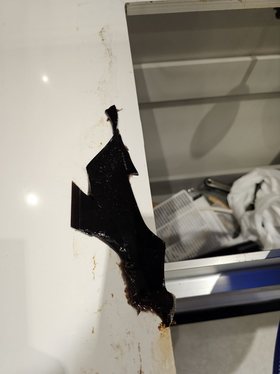 peterpolyester's tweet image. If you want your induction hob siliconed on instead of following the manufacturer instructions make sure you buy from @AvantHomes .