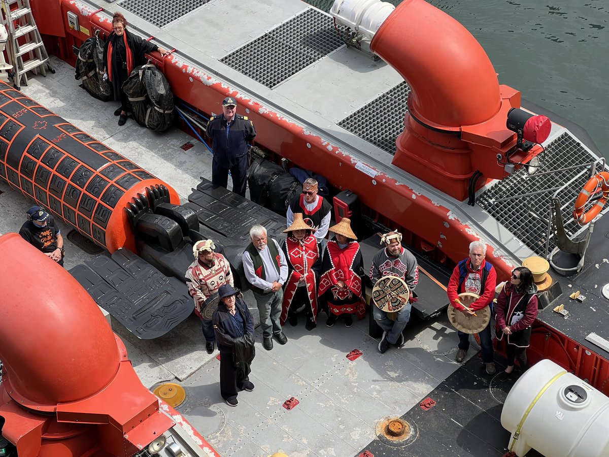 #Kwakiutl artist Stanley Hunt’s memorial pole recognizing residential school victims is arriving in Vancouver now, escorted by family and supporters. 

#EveryChildMatters #NIPD2023