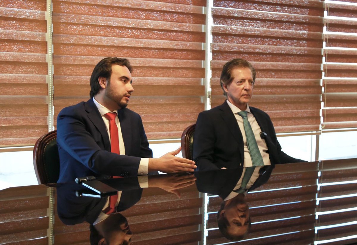 IESSec's tweet photo. En #Cuenca, @AlfredoOrtegaEc, presidente del Consejo Directivo del @IESSec y @FranciscoXMoraT, director de Salud, recorrieron las instalaciones @AzuayIESS.

📌Verificaron la atención
📌Constataron implementación de personal de apoyo “Yo te Guío”
📌Se reunieron con los directivos https://t.co/iYPioa7UtJ