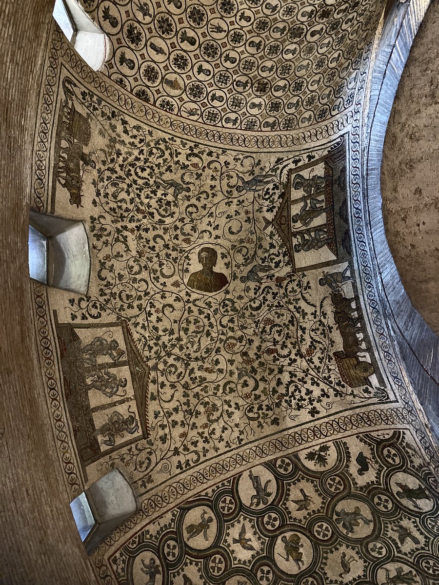 Photos of the intricate Santa Costanza 4th century mosaics from my recent trip to Rome! So many birds in the first picture, zoom in to see the details!

thebyzantinelegacy.com/santa-costanza