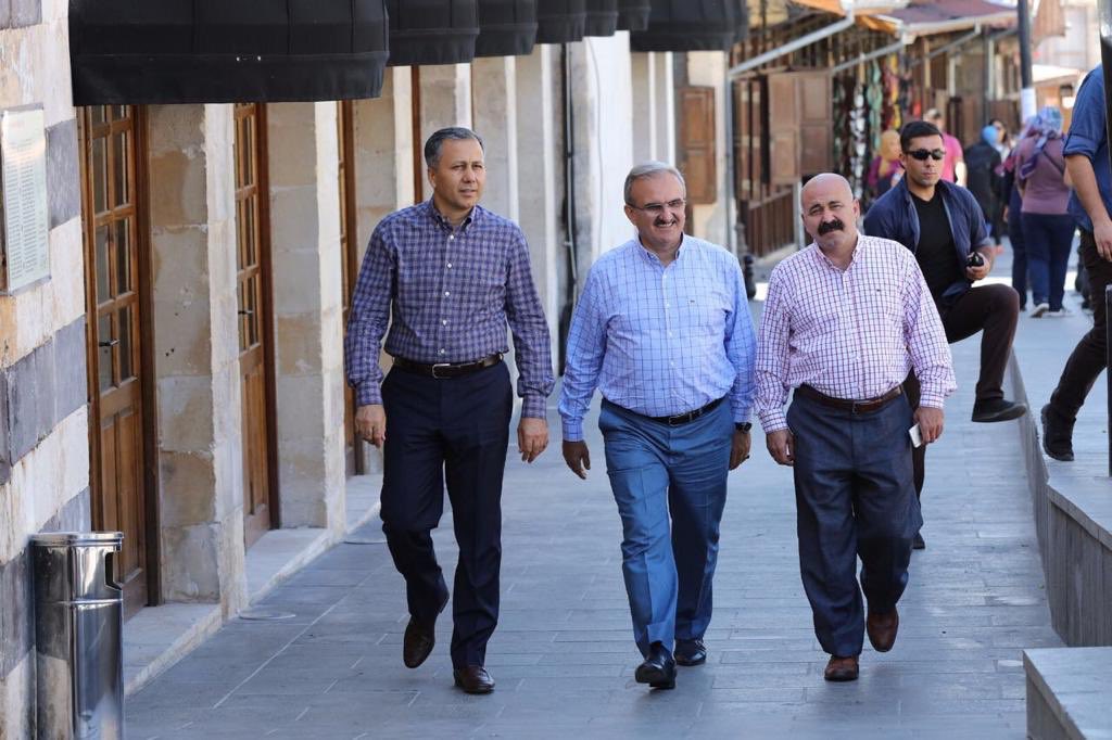 _arifsaylam's tweet photo. Sayın Cumhurbaşkanımızın tensipleriyle @TC_icisleri  Bakan Yardımcılığı görevine atanan 
@munirkaraloglu , @av_mehmetsaglam ve @mehmetaktasgm tebrik ediyor, yeni görevlerinde başarılar diliyorum.Allahım  hayırlı etsin.

@AliYerlikaya 🇹🇷 https://t.co/aSLjJGBdmM