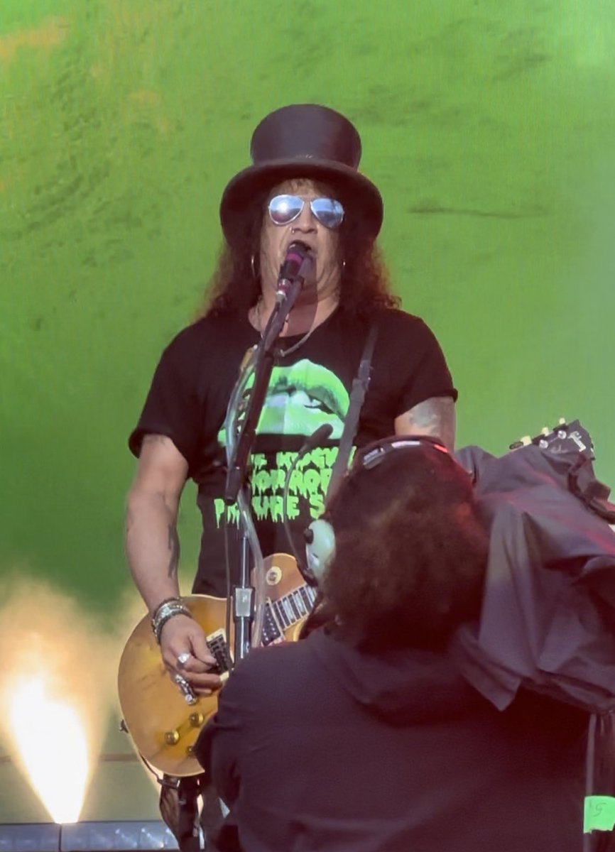 Thank you <a href="/gunsnroses/">Guns N' Roses</a> for an awesome night!!!🤘🎸 I loved every second!!! ROCK ON!!! iiii]; )’

Photos- Me