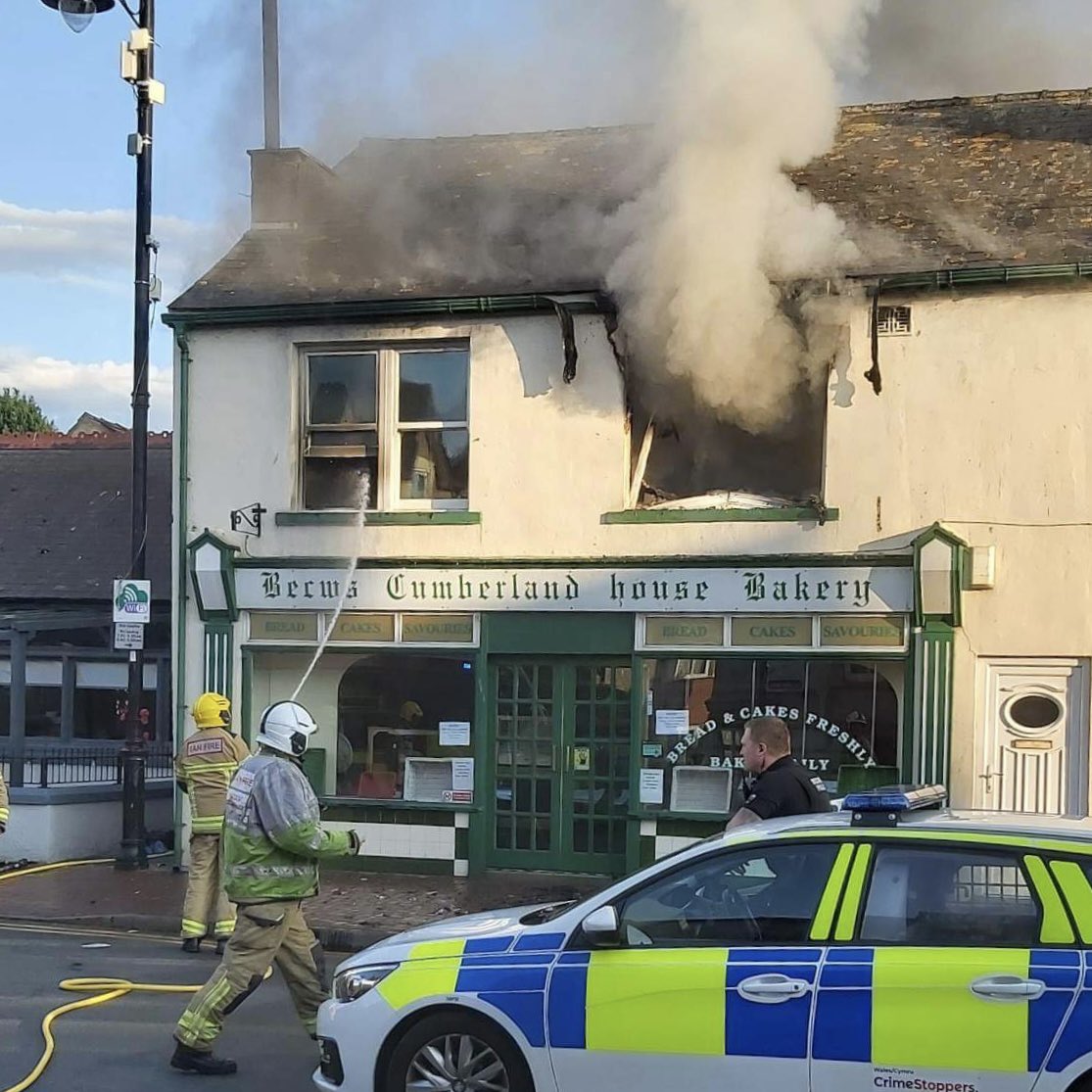 Market Street #Abergele closed from St Georges Road through Abergele whilst @NorthWalesFire currently deal with a fire above Cumberland House Bakery!