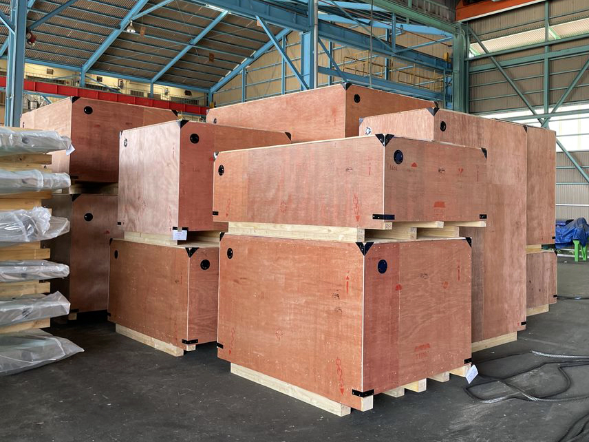 FORCEhighP's tweet photo. Ichiban is on its way! This month, our #Sumitomo 6000 ton multi-anvil set sail for the US from Kobe, Japan. #forceasu #multianvil #highpressureresearch https://t.co/iF5sMmAh6i