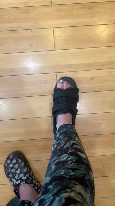No twitch tonight. I had a fun trip to the ER and am now wearing this sexy shoe because my toes are still