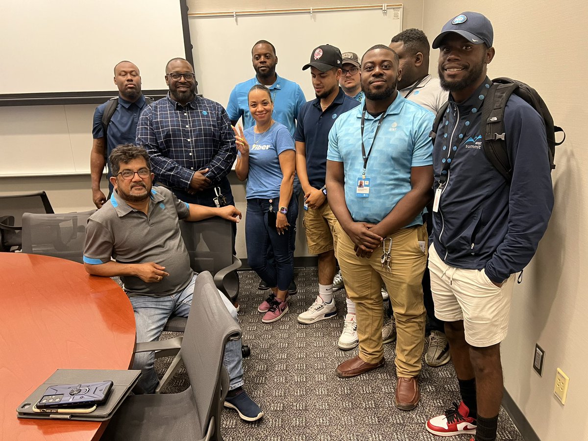 JohnNTX's tweet image. Had a great time with this Team today. Love giving out best practices to make a team better in their craft. @Greg_RodgersAM @momunoz915 @Kaayadam @theNTXJas
#lifeatatt #ironsharpensiron #winasone
#hotlineChing$