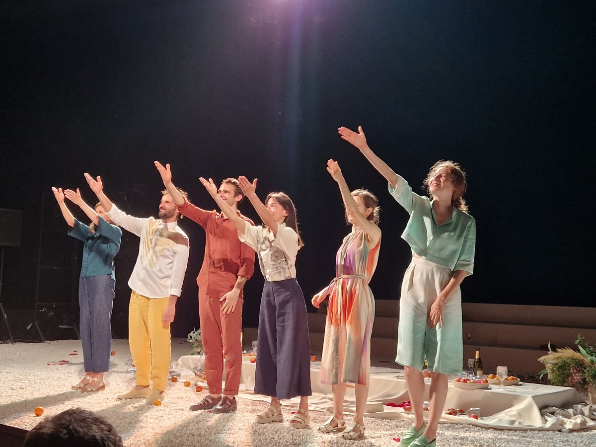 MARUSINSKI Jérôme (@jmarusinski) on Twitter photo Emporté par le spectacle "Écrire sa vie", l'adaptation des "Vagues" de Virginia Woolf. #PaulineBayle monte encore d'un cran & invite le public à plonger en soi-même pour retrouver l'horizon de son existence <a href="/comedie_bethune/">Comédie de Béthune</a> <a href="/FestivalAvignon/">Festival d'Avignon</a> <a href="/tpmontreuil_cdn/">Théâtre Public de Montreuil</a> Emporté par le spectacle "Écrire sa vie", l'adaptation des "Vagues" de Virginia Woolf. #PaulineBayle monte encore d'un cran & invite le public à plonger en soi-même pour retrouver l'horizon de son existence <a href="/comedie_bethune/">Comédie de Béthune</a> <a href="/FestivalAvignon/">Festival d'Avignon</a> <a href="/tpmontreuil_cdn/">Théâtre Public de Montreuil</a>