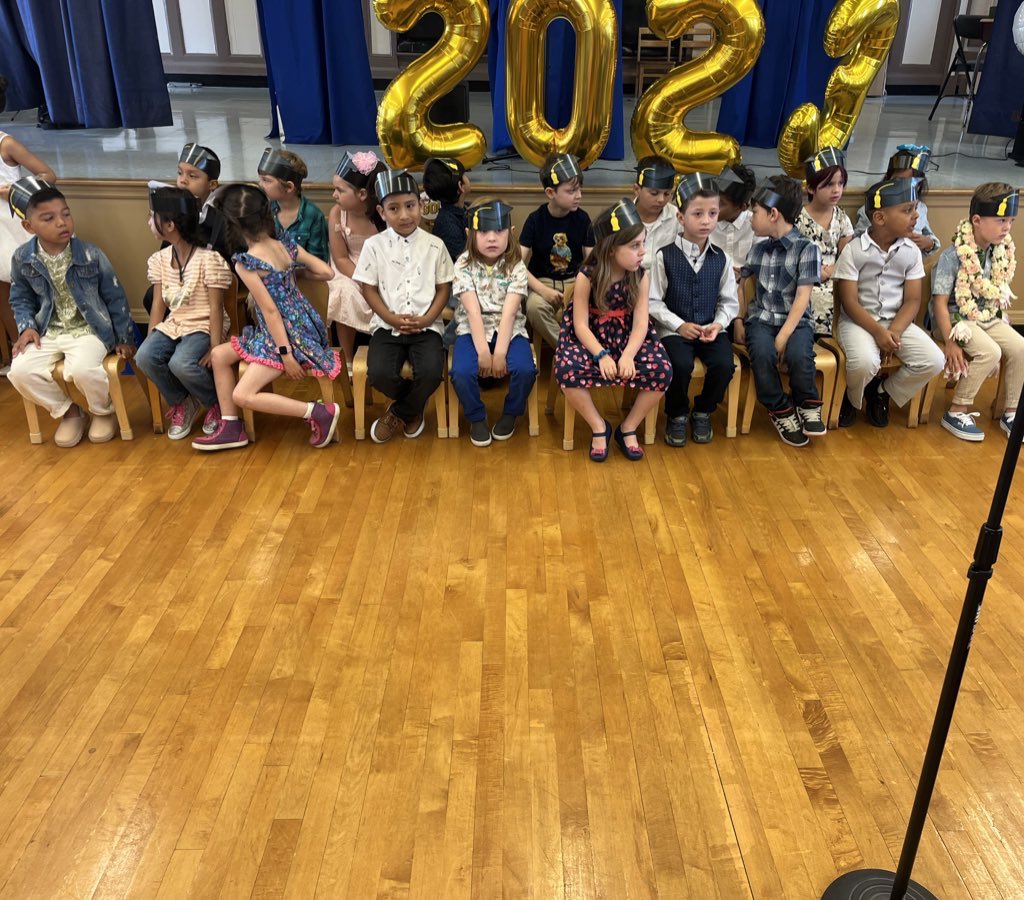 Proudly cheering on the Kindergarten graduates today! Congratulations to all our #SteinwayScholars. You are stepping into a new chapter of learning and growth. The future is so bright! #KindergartenGraduation #ProudPrincipal #SteinwaySWAG #Team84 🔵🟡