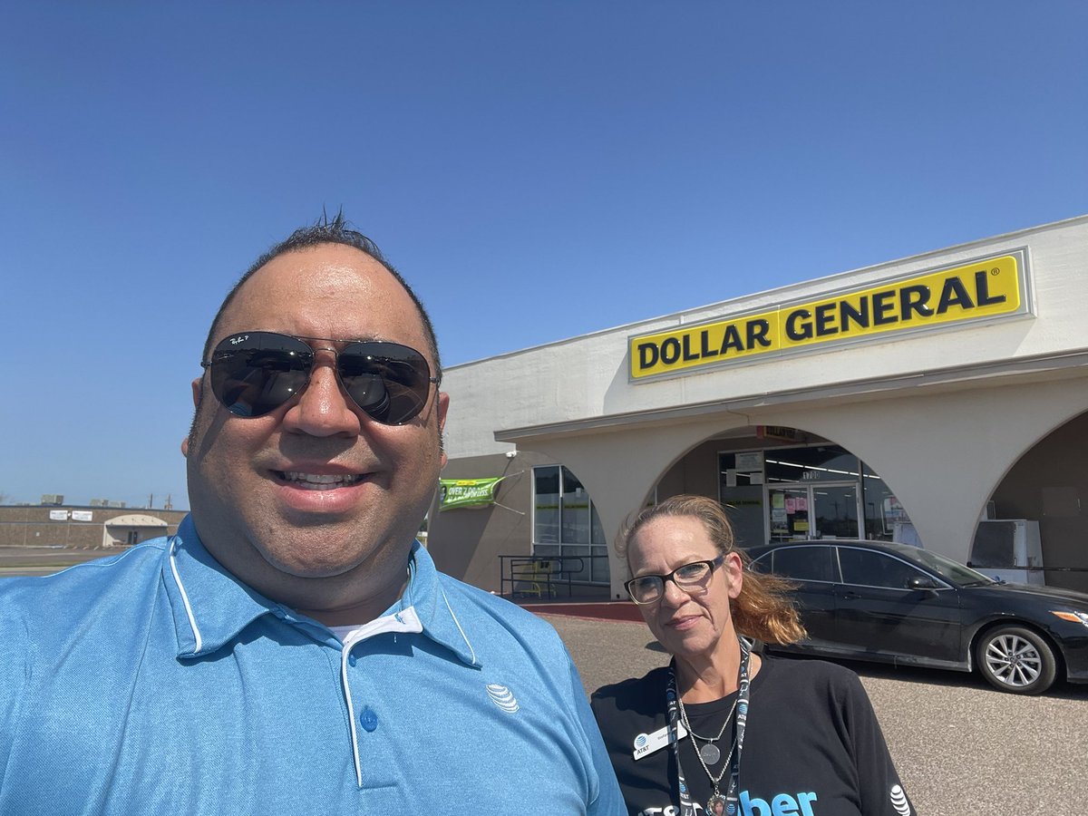 100+ degree Texas weather does not stop Fernando and @janettemvaldez  from sharing the Signature Key Account promotion! ☀️😎