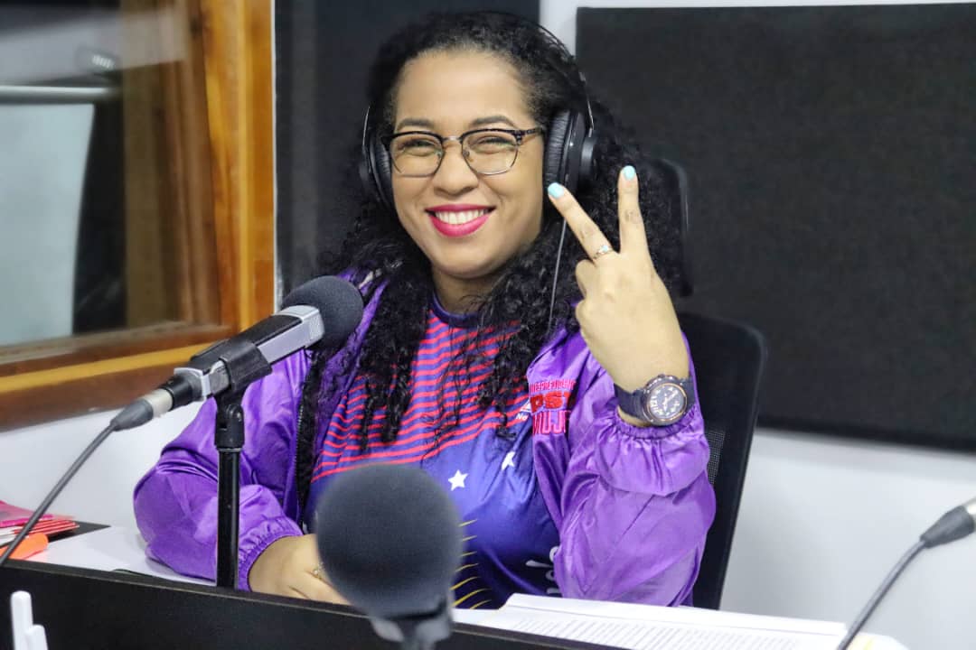 Les cuento algo, hoy regresamos a la radio.... Una tarea hermosa de comunicar sobre del avance de la agenda de trabajo con mujeres en el país. En su programa de todos los miércoles de 9a10am por <a href="/SomosRMNoticias/">Radio Miraflores #LaVozDeLaVerdad</a> te invitó a sintonizar y dejarnos tu comentarios.