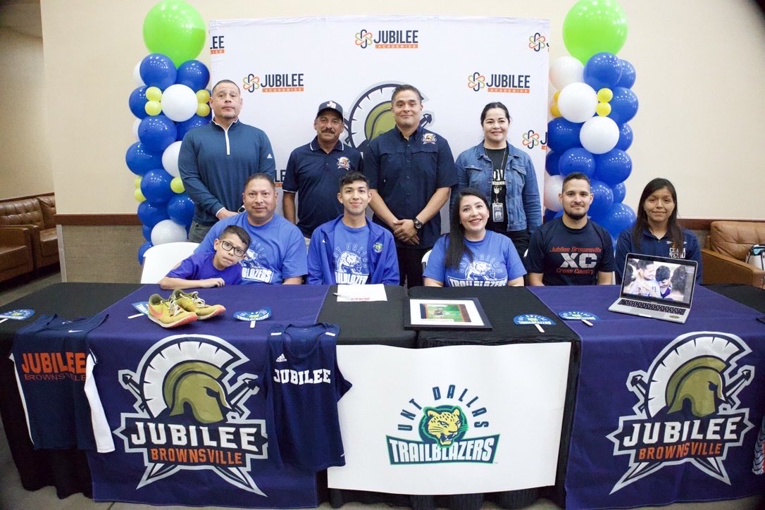 UNTDallasTFXC's tweet photo. ✍️ signed..sealed..delivered https://t.co/3ITp5jpKS9