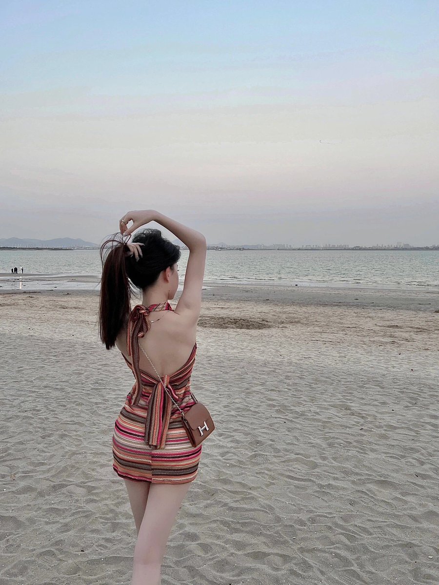 xiaoxueli77's tweet photo. 长大了，成熟了，笑的不纯粹了，哭的不彻底了 #一起去看海 https://t.co/mLz9MfHMDZ