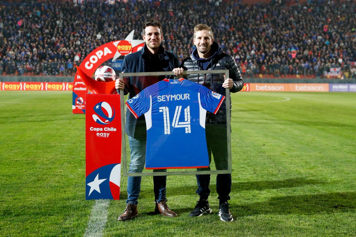 udechile's tweet photo. 𝐆𝐑𝐀𝐂𝐈𝐀𝐒, 𝐅𝐄𝐋𝐈𝐏𝐄 💙❤️

195 partidos con la U en el pecho, dos títulos y un amor por estos colores que deja huella en nuestra historia 👏

#VamosLaU🤘 https://t.co/pjZhgshD6X