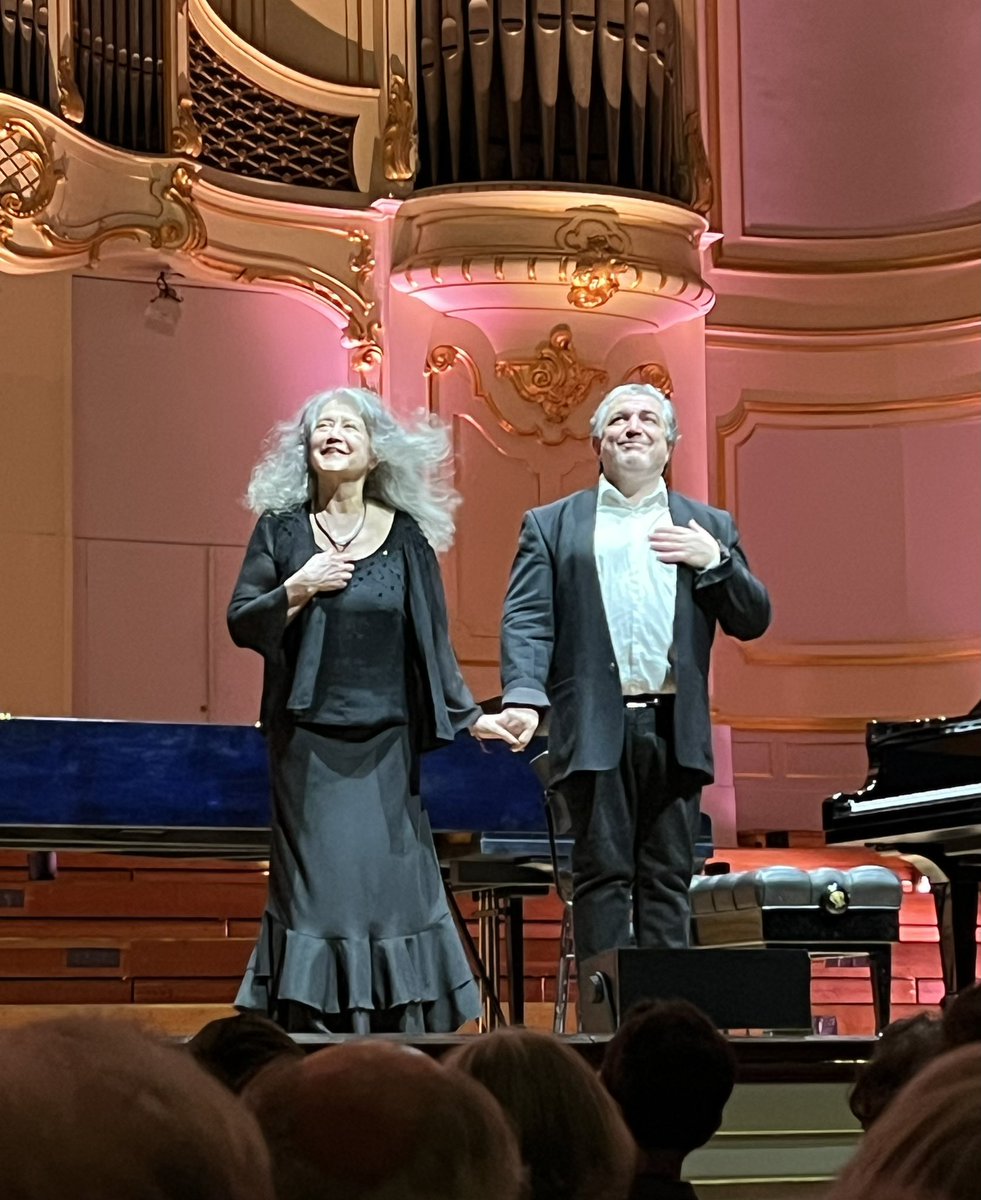 マルタさんとババヤンさん

#アルゲリッチ
#トリフォノフ
#アルゲリッチフェスティバル
#MarthaArgerich
 #Hamburg 
#ババヤン
#MarthaArgerichfestival