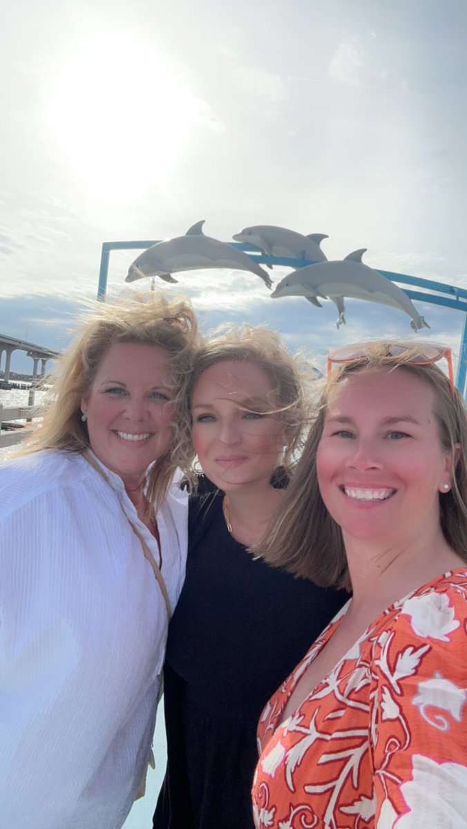 haggardstephc's tweet photo. #bonusselfies
#pontoonparty
#flyingdolphins
#dolphindaysofsummer
@DixieMagnet https://t.co/QSgH9siZmn
