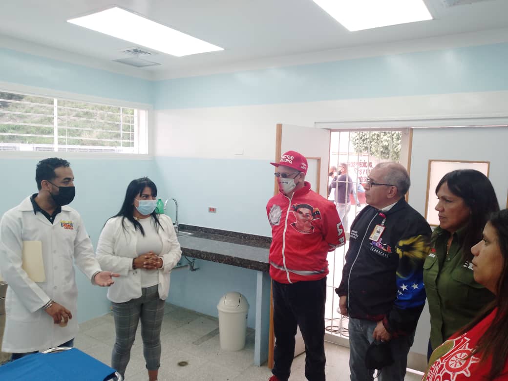 Lina_Ron_2023's tweet photo. #21jun 💫Nuestras Mujeres del "Comando Lina Ron" asisten a los Actos realizados en el "23 de Enero" con el camarada Valentin Santana💫
#ComandoLinaRon
#GeneraciónDeOro
.@NicolasMaduro .@DiputadaJanitza .@PartidoPSUV .@FrenteSergioR .@Mippcivzla .@Asamblea_Ven .@VTVcanal8 https://t.co/o1yiq2f5W9
