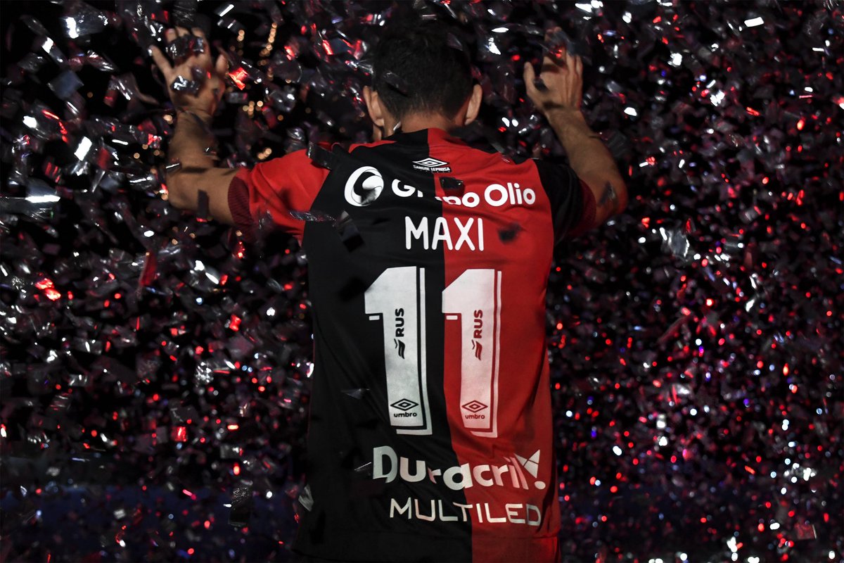 Newells's tweet photo. Se viene una noche colosal 🔥 

🔜 @MR11ok: el homenaje ⭐️ https://t.co/wZeoYS9S1i