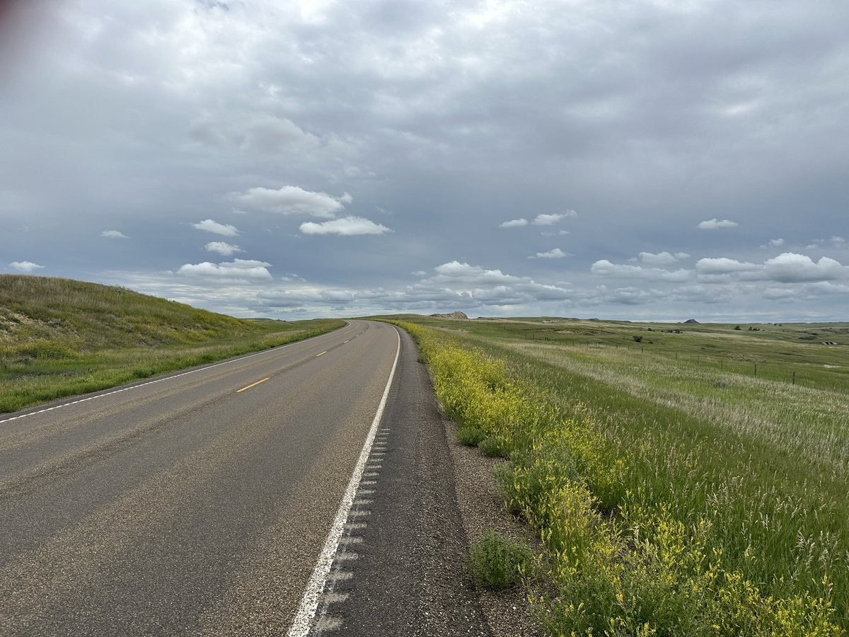 sbperimeter's tweet photo. Day 80: Richey, MT to Watford City,ND - 97 miles.  Cool weather all day as I crossed from Montana into North Dakota.  (Low 60s) Rerouting a more southerly direction thru North Dakota.  Rolling hills most of the day, but seeing some buttes as I crossed into North Dakota. https://t.co/K6lFbSrW5D