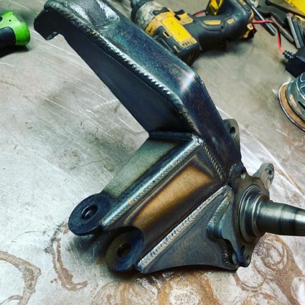 CustomTubeWorks's tweet image. Give your Toyota T100 Pickup a quick 4″ Lift for added tire clearance and a nice aggressive look. 100% Bolt on to all factory Mounting Points, Uses stock shocks and Ball joints - customtubeworks.com/product/toyota… #toyotatrucks #toyotapickup #T100 #liftkit #Prerunner #customtubeworks