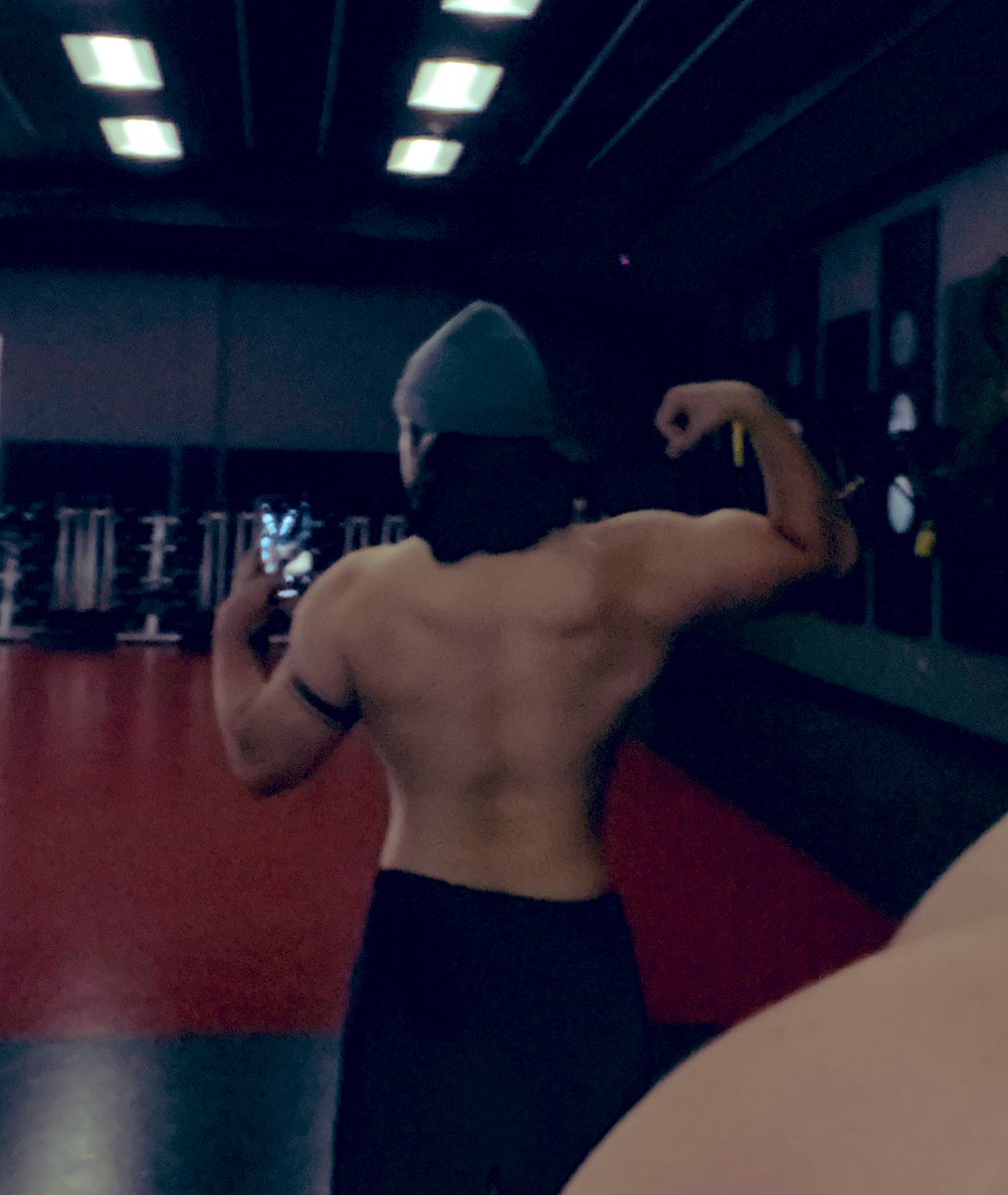 RealFunkySquad's tweet photo. did back day a little too hard today https://t.co/Mpyq0bW4g6