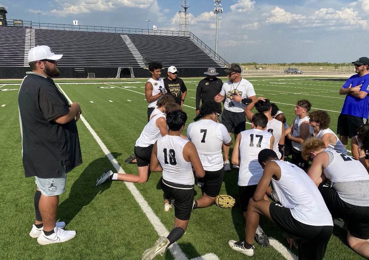 coachcannonbhs's tweet photo. Proud of these guys. They have committed to getting better since late March. We wrapped up 7 on 7 tonight vs Greenwood. The next time we play will be the real thing!! Looking forward to August!! #SteersUp #RTB #RepsRepsReps https://t.co/X510Tqe7XL