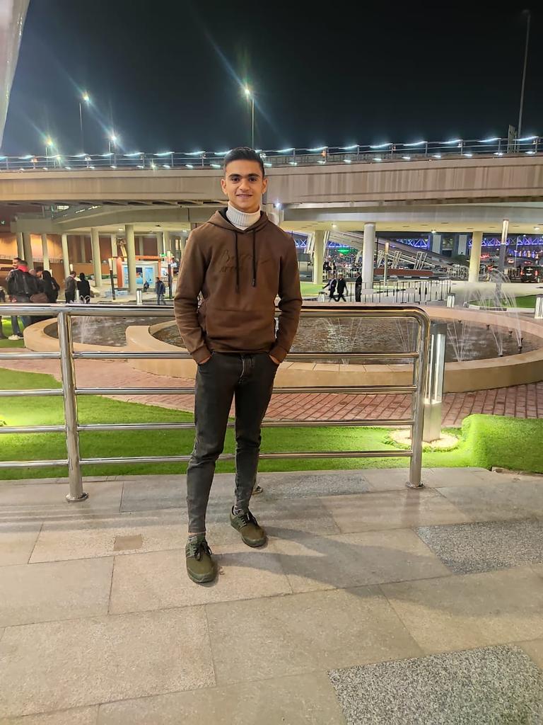 Bahaa3laa55's tweet photo. شكلهم فاك��ين انهم فارقين💁‍♂️ https://t.co/gV20FE7z8R