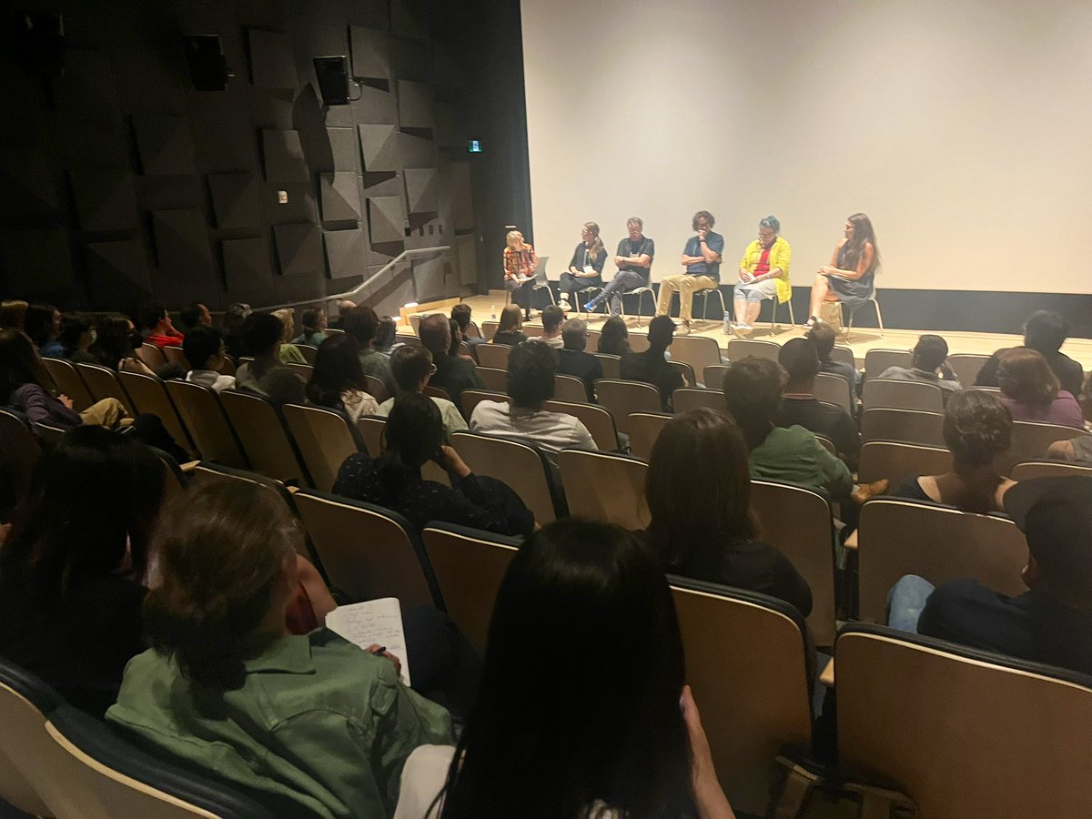 Right now at the 2023 IAMHIST International Conference: the future [of] archives! <a href="/iamhist/">IAMHIST</a> @CelatUqam <a href="/LeCELAT/">CELAT - Centre de recherche Cultures-Arts-Sociétés</a> @kathniemeyer <a href="/dotrudel/">Dominique Trudel</a> @antoinedamiens