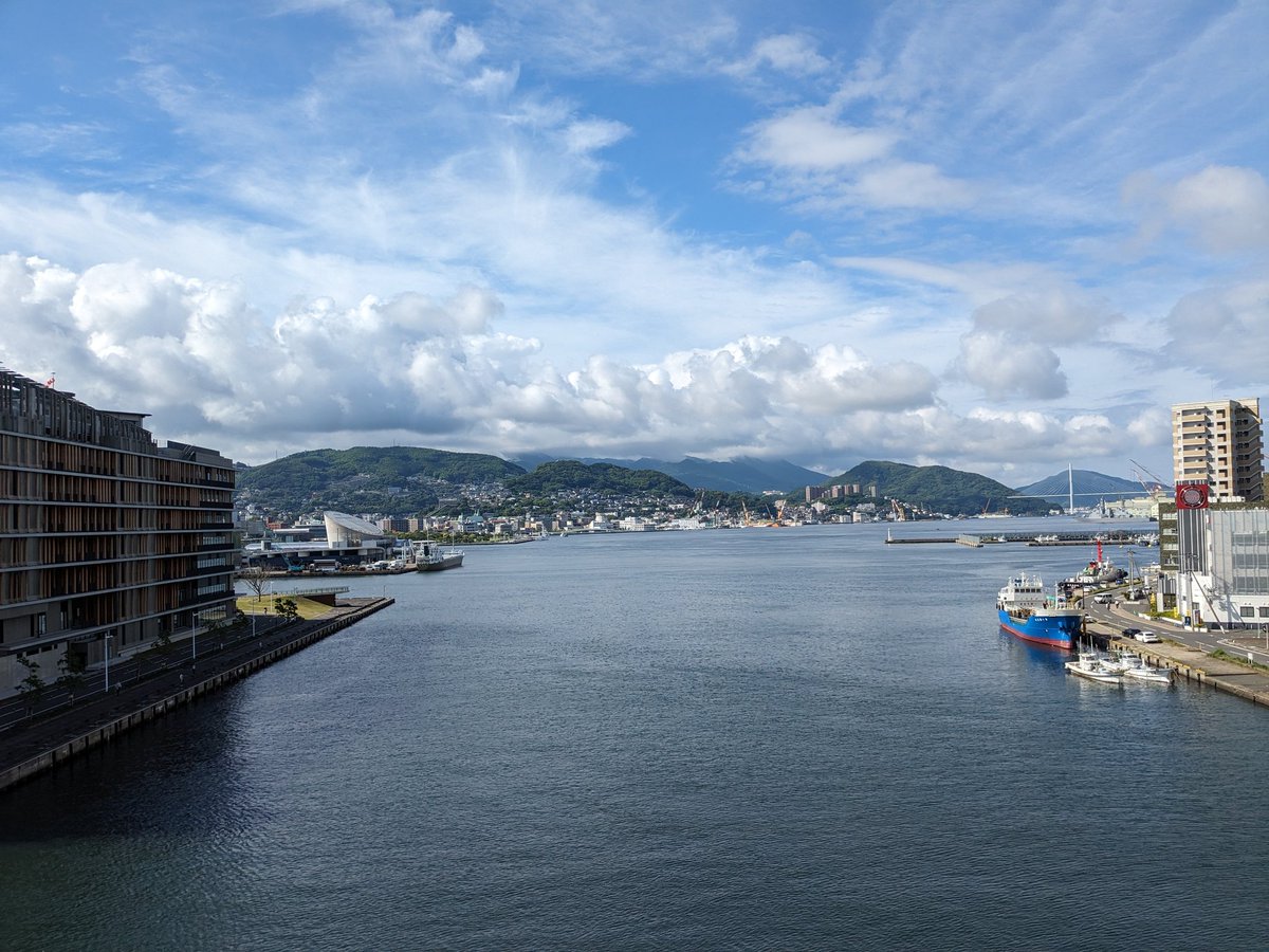 今日は晴れです。今の稲佐山と長崎港⚓