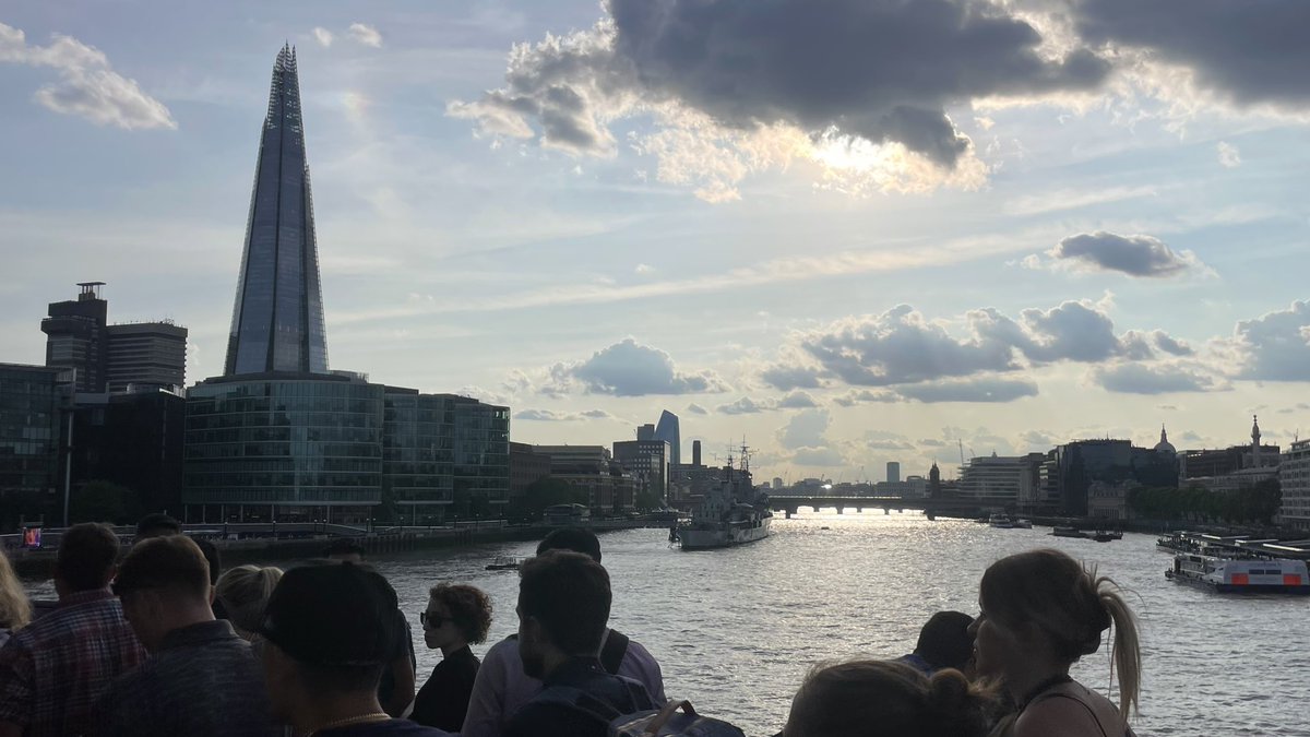 gauravdubs's tweet photo. Always a great time with RunSoc! We arrived at Tower Bridge just in time to see it open.  Had to weave through through the rush of people when the road finally opened
(5.7km, 5’54”/km)

#running #runnershigh #runclub #photography #summer #longestdayoftheyear #london #towerbridge https://t.co/dIlaNlwwNY