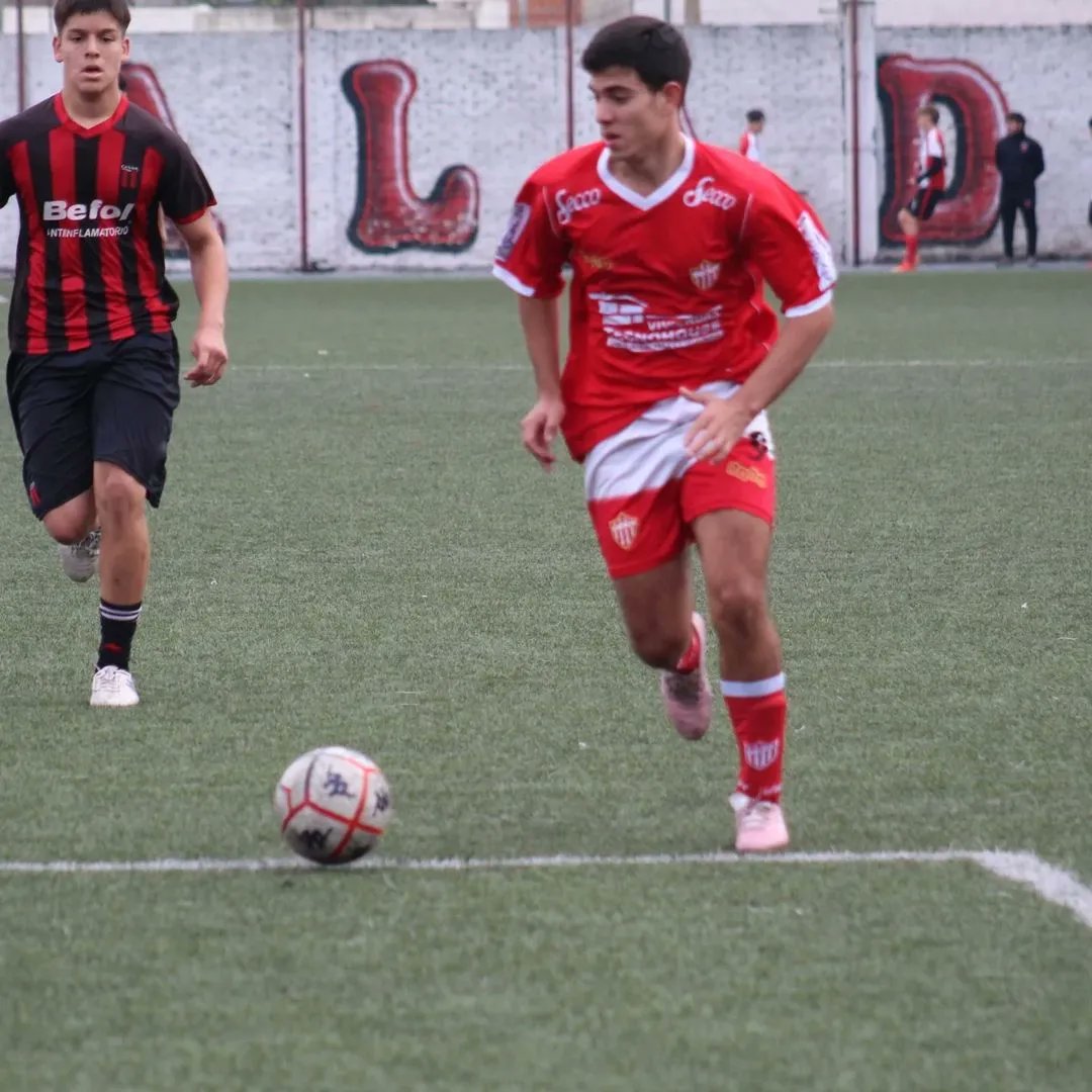 JuvenilTalleres's tweet image. #LigaMetro 

🗓️ Fecha 1: Talleres vs Defensores de Belgrano

👤#7ma: Empató 1-1 🤝 (⚽ Franco Canistra)

👤#8va: Ganó 2-0 ✅ (⚽ Emiliano Quinteros x2)

👤#9na: Ganó 3-0 ✅ (⚽ Tomás Longobucco, Santino Gallo, Lautaro De Arriba)

📸 fotos.sool (Instagram)

#SemilleroAlbirrojo 🇦🇹