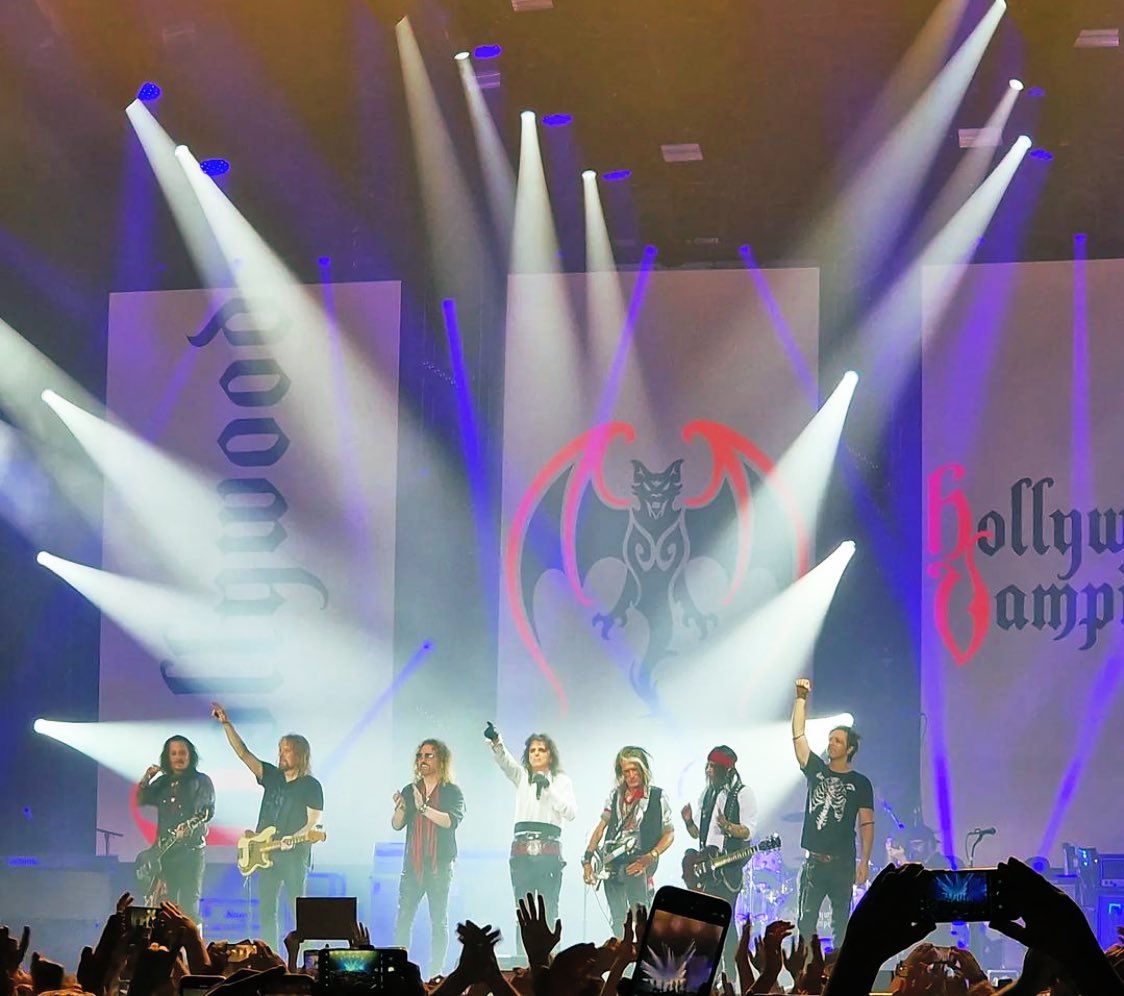 forallbirdsongs's tweet photo. • HOLLYWOOD VAMPIRES • ROCKHAL • 06/21

Next stop — Summerside🇨🇭| 06/23

📷 Credit to owners

#HollywoodVampiresTour2023
#JoePerry #AliceCooper #Disvicious #JohnnyDeppRises https://t.co/bSIuUXsm4j