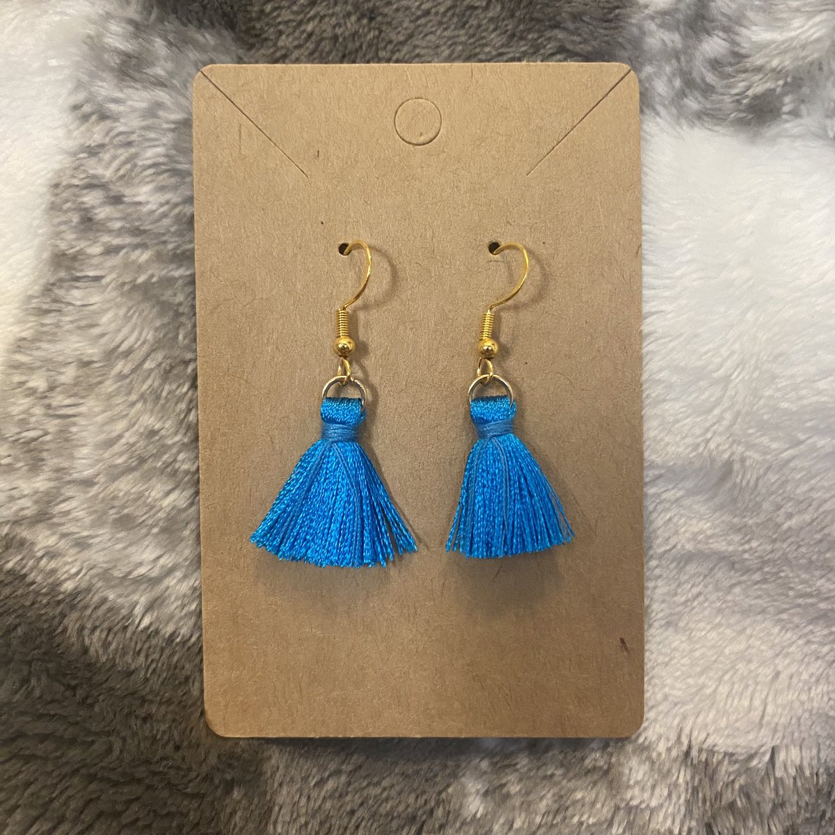 Blue Tassel Dangle Earrings 

etsy.com/shop/ALDesigns…

#etsyshop #etsyseller #etsyhandmade #etsy #handmade #handmadejewelry #handmadeearrings #earrings #handmadeearringsforsale #earringstyle #etsygifts #etsysellersofinstagram #jewelry #jewelrydesign