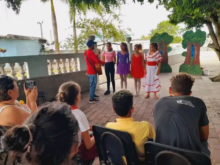 #CasasDeCulturass
#CulturaTaguasco 
Está tarde la escuela especial Camilo Hernández Carmona de la comunidad de Siguaney, fue la sede de la presentación y evaluación de los resultados obtenidos con sus unidades artísticas, de los instructores de arte.