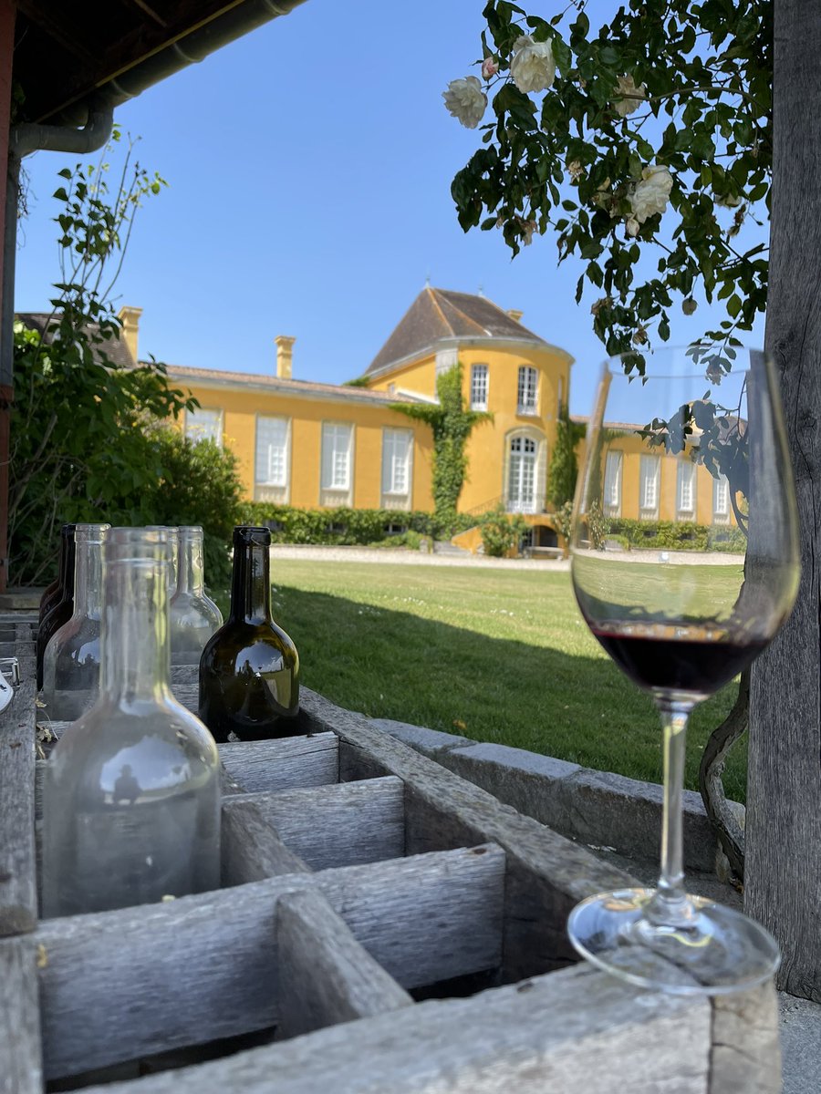The_Wine_DAO's tweet photo. Have friends in #Bordeaux ? We do…. Join the #WineDAO and learn from the world of #wine experts https://t.co/WhJQSS6GCk