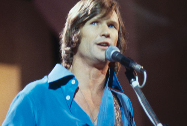 Happy Birthday American retired country singer, songwriter and actor Kris Kristofferson, now 87 years old. 
