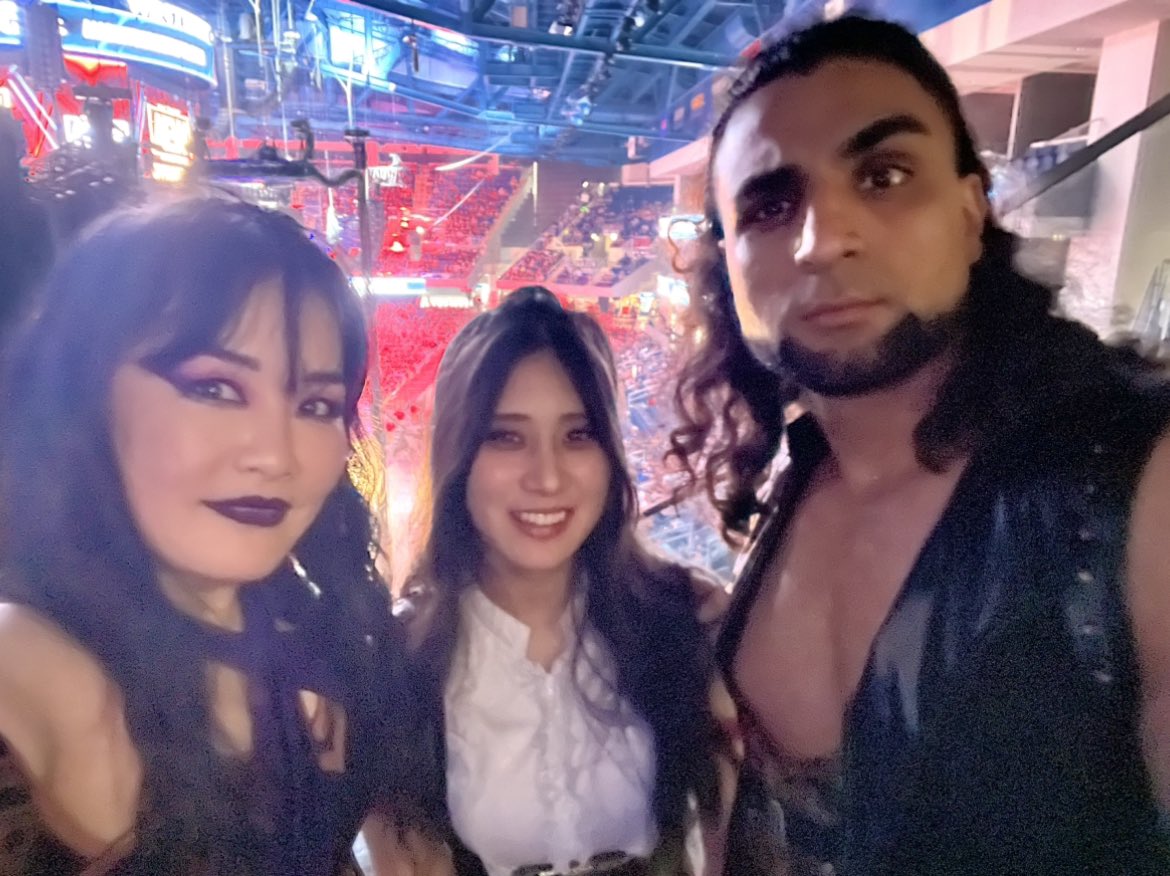 We are in Chicago, Emi vs Mei vs Shida became a reality, Her highness is impressed with this little devil. 😈
Lookout for this trio, we’ll conquer the world. All the way to Wembley. #AEW #ChocoPro