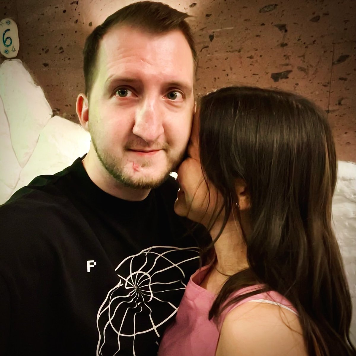 “Shut up and dance with me”. 4 года назад изрядно напились с друзьями по хорошему поводу и улетели в Калифорнию отмечать его же под трек из первой строки описания. Это только начало хорошего пути! Ура!