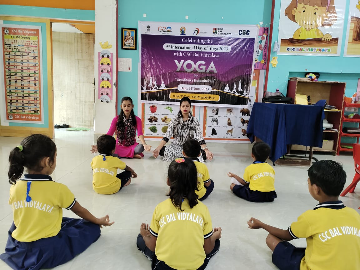 VivekVersatile's tweet image. Celebration of International Yoga Day with children in CSC Bal Vidyalaya, Barpeta, Assam. VLE Shree Basanta Thakuria
@moayush
@CSCegov_
@CSCSPV_Health
#CSCpeYoga #MyYogaMyPose