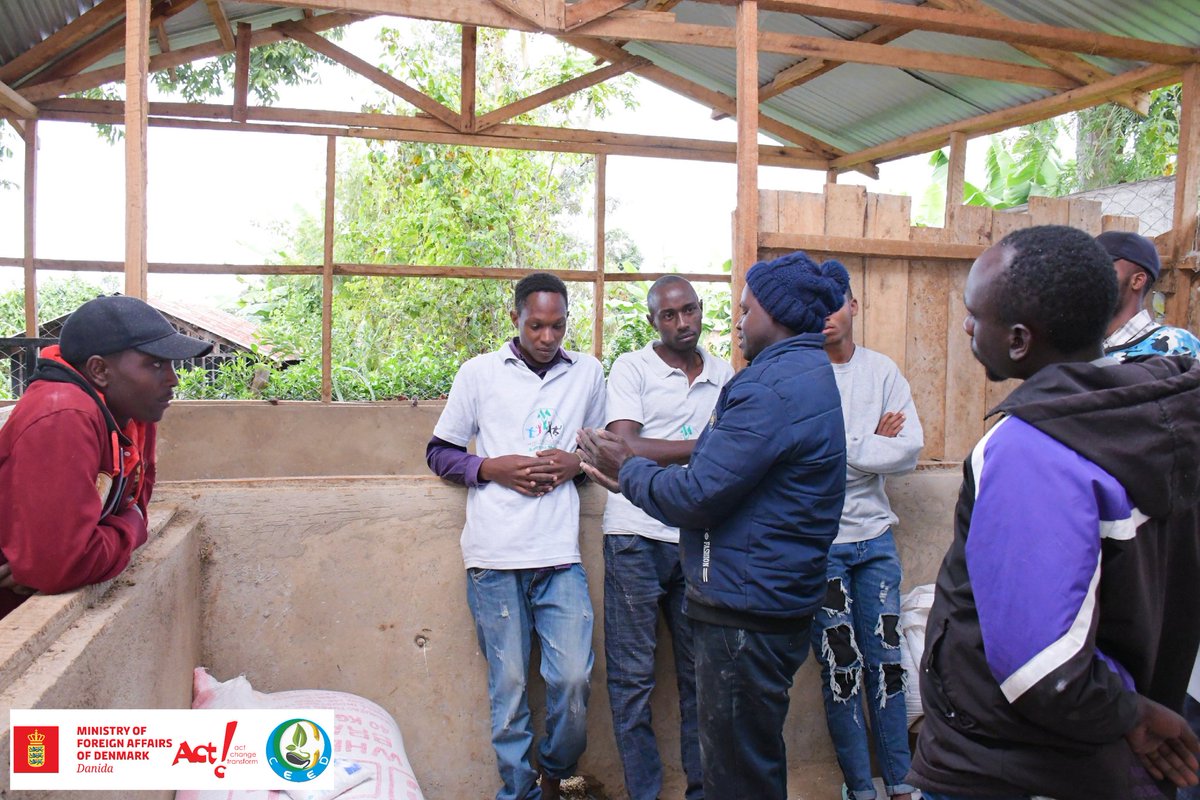 Isiolo_CEED's tweet photo. Through the Resilience, Peace, and Stability (RPS) project, supported by @denmarkinkenya and @tendasasa youth from Meru youngsters trained to make their own cheap pig feed for better profits and increased income. https://t.co/s2qHmBt5gJ