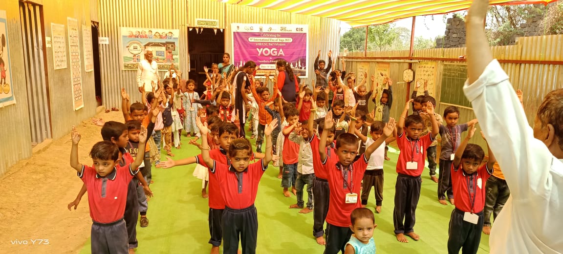 VivekVersatile's tweet photo. Celebration of International Yoga Day with children in CSC Bal Vidyalaya, Nanded, Maharashtra. VLE Shree Prabhu Ramlu Wankalwar
@moayush
@CSCegov_
@CSCSPV_Health
#CSCpeYoga #MyYogaMyPose https://t.co/qPv8lUdmri