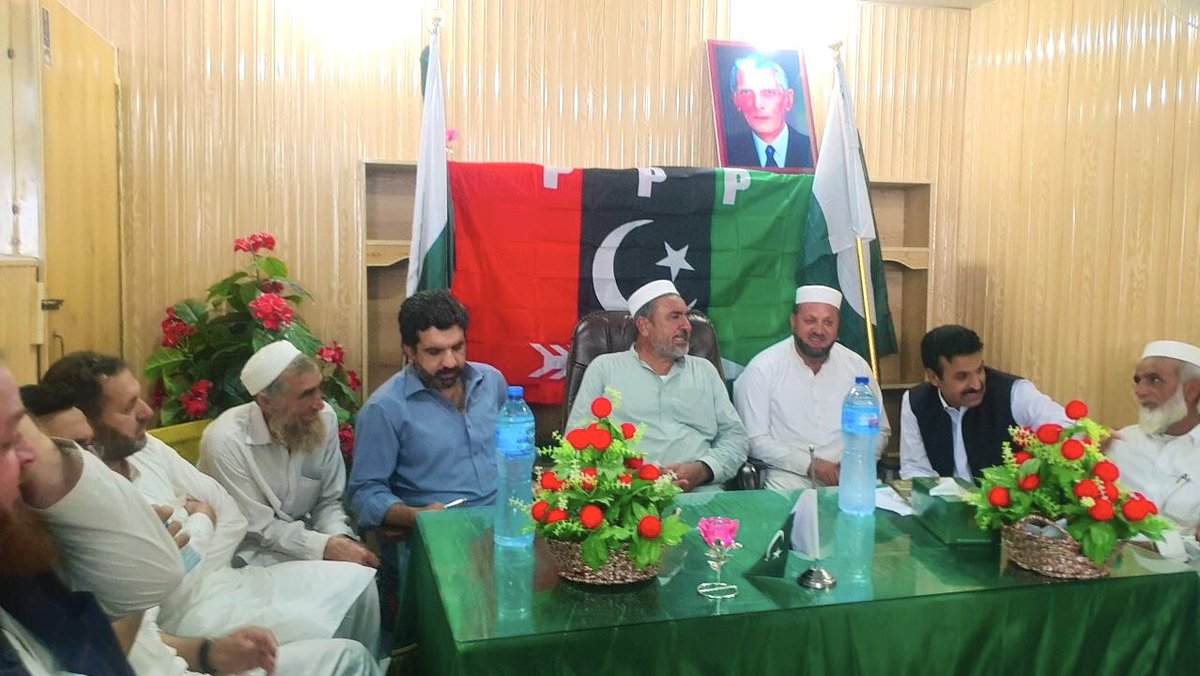 PresidentPPPDir's tweet photo. پاکستان پیپلز پارٹی تحصیل واڑی،تحصیل لرجم اور تحصیل دیراور تحصیل کلکوٹ نے آج شہید محترمہ بے نظیر بھٹو کی یوم پیدائش پرسالگرہ کا کیک کاٹا اور شہید رانی محترمہ بینظیر بھٹو کو خراج تحسین پیش ک https://t.co/TxY6sPKDS4
