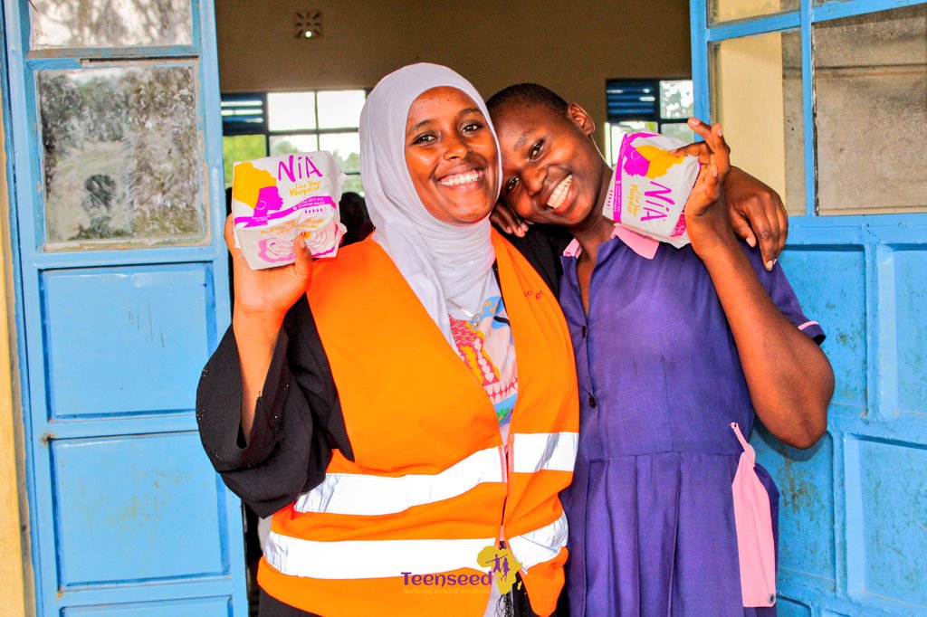 Teen_Seed's tweet photo. This past Saturday, our #Pads4Progress team was at the Machakusi Primary School in Teso South, Busia County. Campaigning against period poverty by advocating for policy changes, distributing menstrual hygiene products and promoting menstrual health education for both boys & girls https://t.co/6B9aBT5ePY