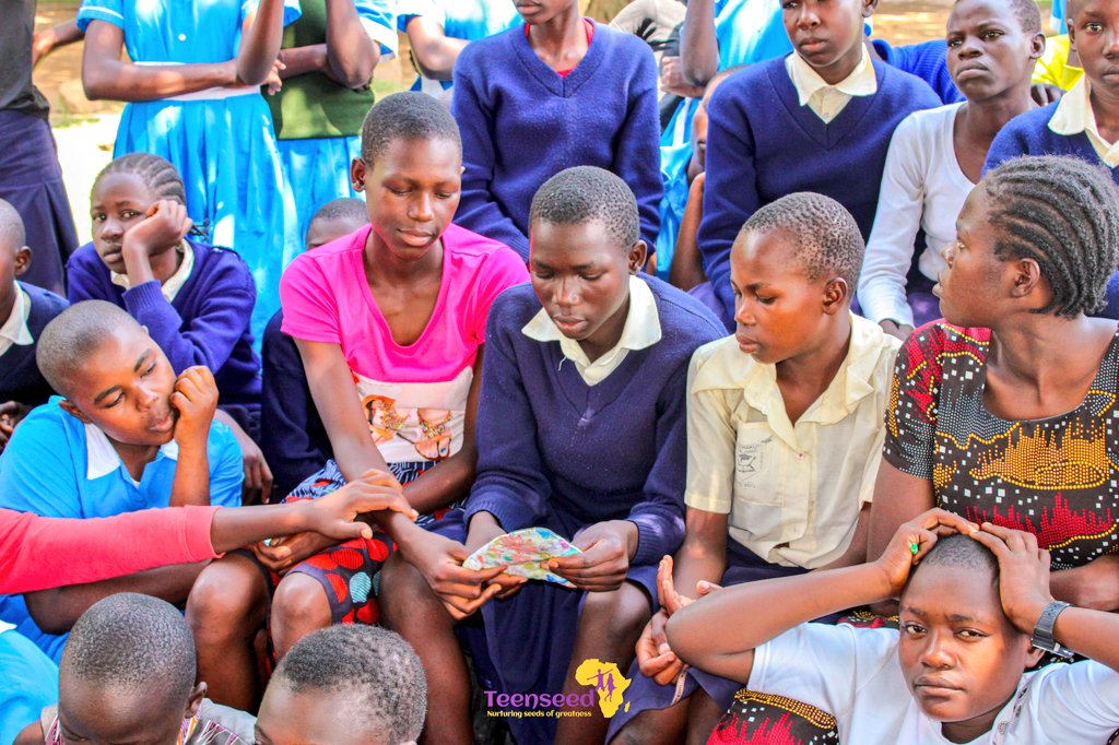 Teen_Seed's tweet photo. The #Pads4Progress campaign ensures that menstruating girls from low income backgrounds including urban informal settlements and rural areas have the necessary resources, knowledge and support to manage their periods with dignity and without stigma #SeedsofGreatness https://t.co/Mq3lClzsUp
