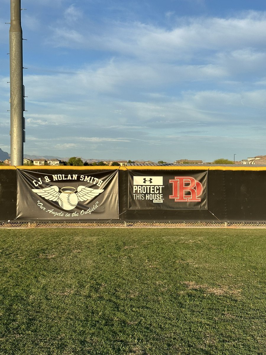 Coach_Ponce's tweet photo. Marucci A’s / 108 Stitches grouped up to get a scrimmage game in against The Halos! Beautiful night for baseball at Ridge! We were honored to host them tonight & this spring with having them use our field. Great to see Coach Cam, his staff and Frank Smith tonight! #RidgeCommunity https://t.co/K04i2OSLwi