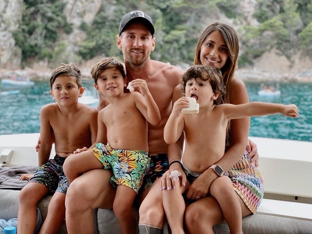 Messi is so refreshing.
He doesn't cheat
He has no scandal
He is a good father
He is a good husband
He is a good son
He is a good teammate
He is humble
He is the World Champion
He is the GOAT.
We were so lucky.